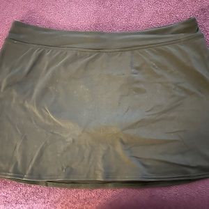Lands End black swim skirt size 16, standard length, not mini.
